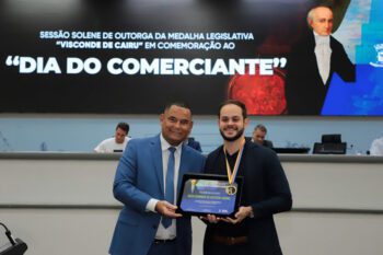 Vereador Wilson Lands participa de Sessão Solene em homenagem ao Dia do Comerciante e entrega Medalha Legislativa “Visconde de Cairu” a Diego Azevedo