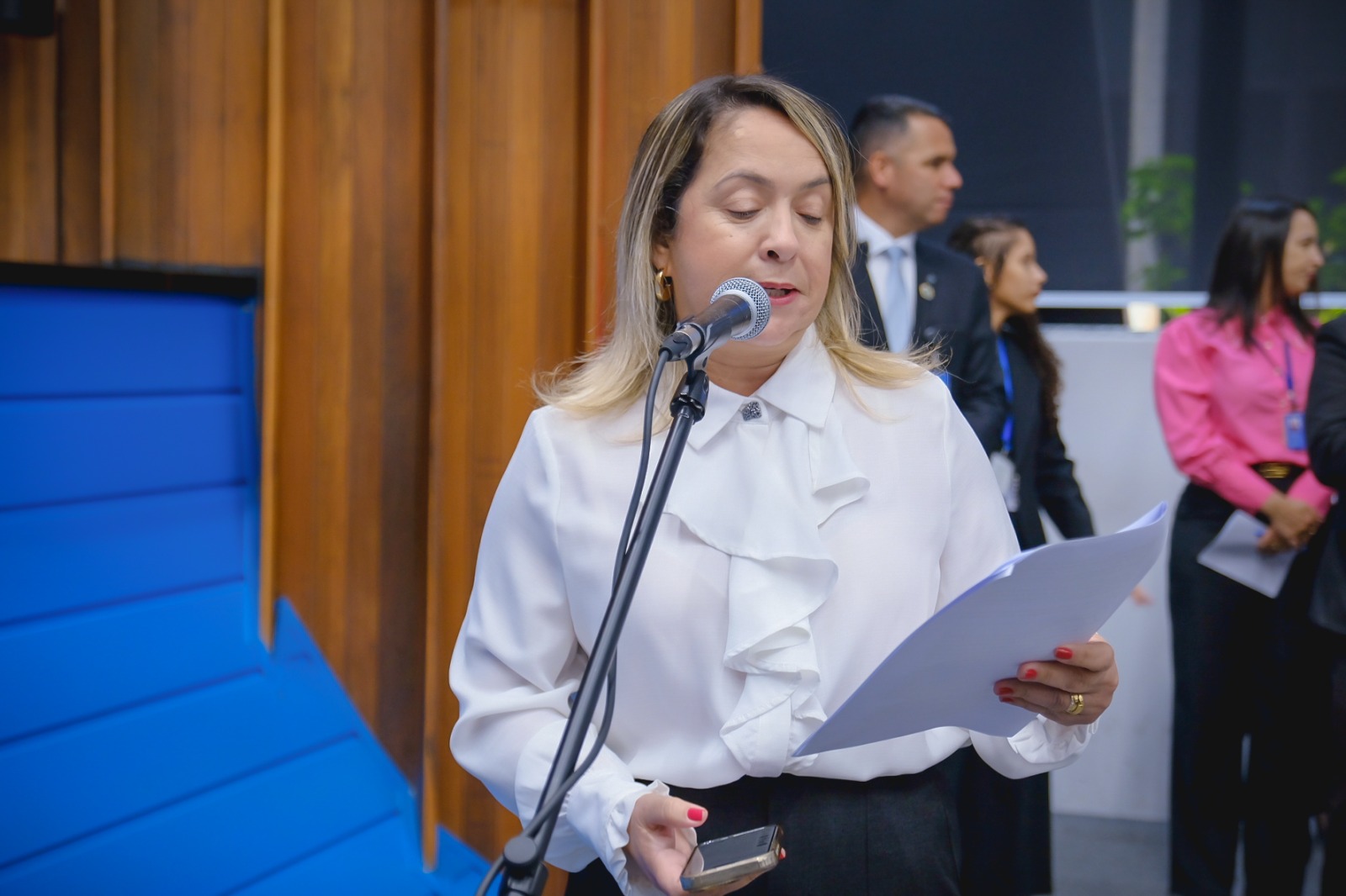 Deputada pede providências e apresenta moção de apoio a delegada alvo de ataques em rede social