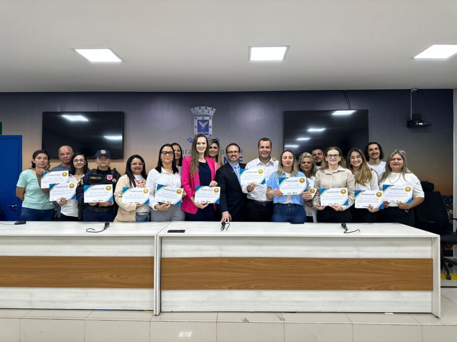 Dr. Lívio homenageia servidores e destaca resultados positivos do Programa Recomeçar, de combate à violência doméstica