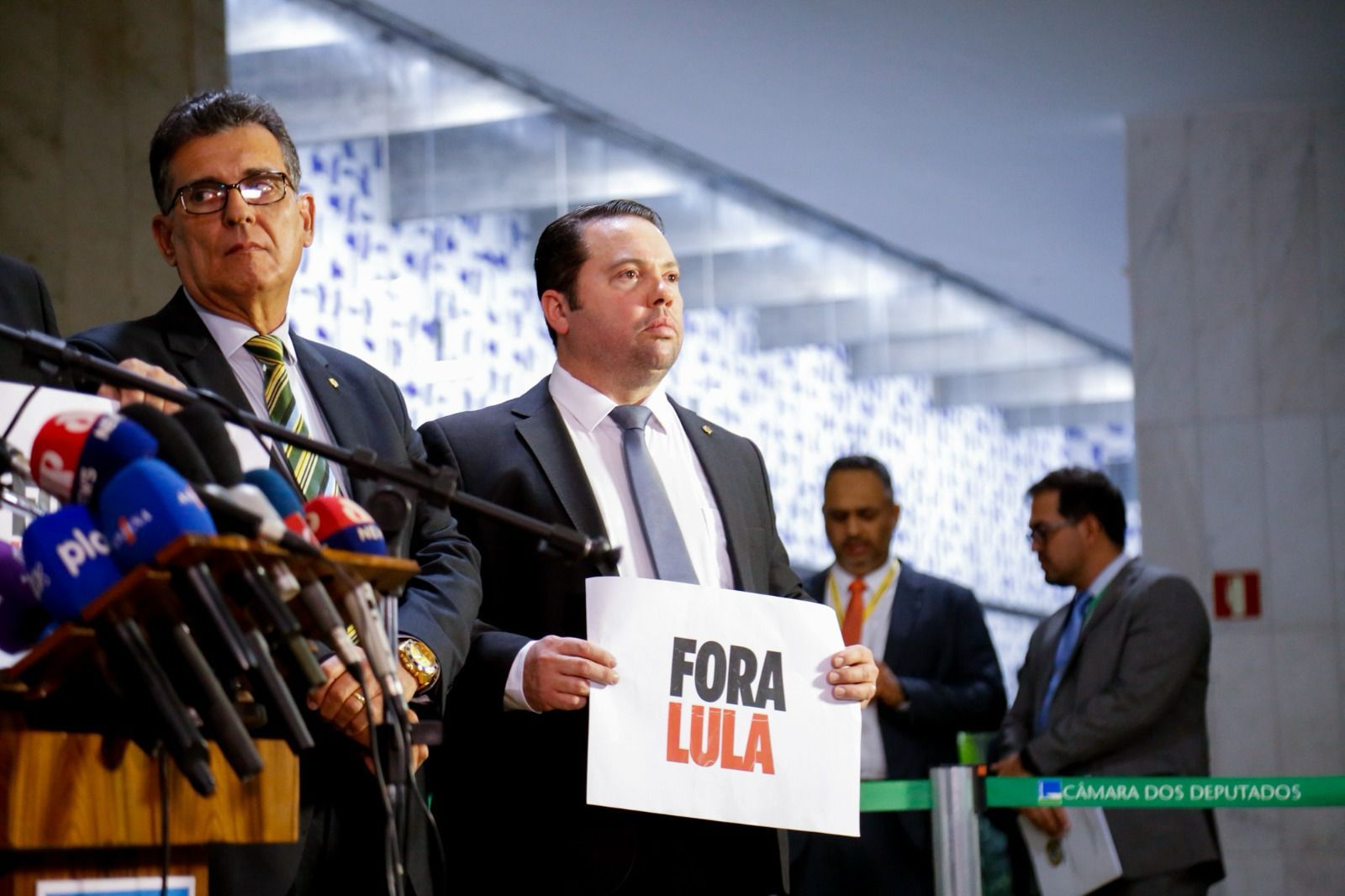 Após assinar pedido de impeachment, deputado apresenta denúncia contra Lula no Tribunal de Haia