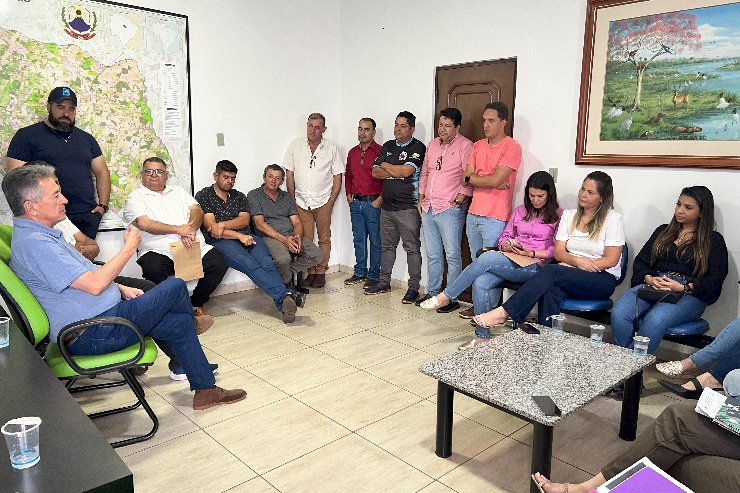 Hashioka se reúne com prefeito, secretários e vereadores de Bandeirantes