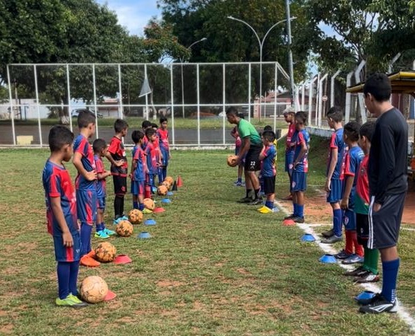 Professor Riverton reforça importância do esporte para o desenvolvimento das crianças em reunião no Taquaral Bosque