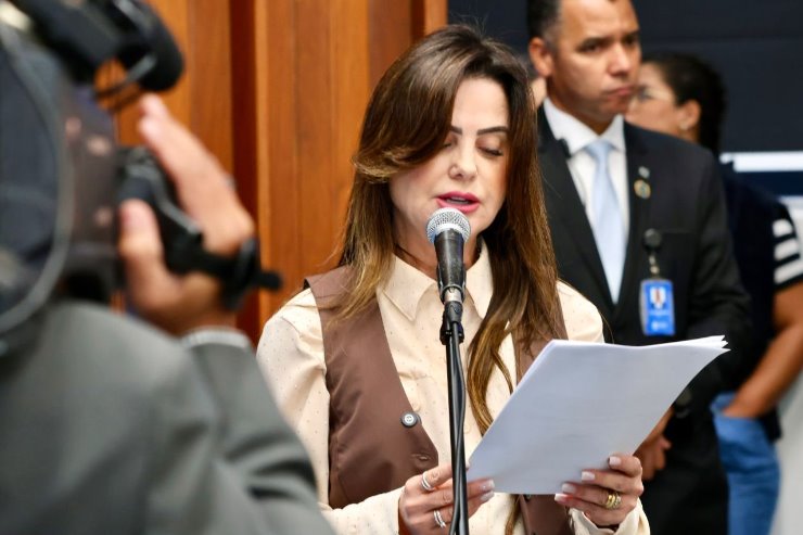 Mara Caseiro reforça necessidade de ar-condicionado em salas da Escola Miguel Sutil